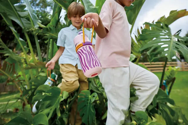 Children exploring outdoors with mideer gear